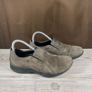 Clarks Wave Brown Leather Upper Slip-On Comfort Moc Shoe - Women’s 8.5